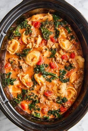 Slow Cooker Tortellini Soup